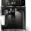 Philips Kaffeevollautomat 5400 Series, 12 Kaffeespezialitäten, LatteGo Milchsystem, Touchdisplay, Schwarz (EP5441/50)