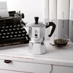 Bialetti Moka Express, Espressokocher 6Tassen + Adapterplatte Induktion 7 Bialetti Moka Express, Espressokocher 6Tassen + Adapterplatte Induktion -KaffeeGlück Angebote 353fa8040ab65b458b2c36c12de2646e