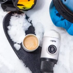 WACACO Nanopresso Tragbare Espressomaschine, Mit Nanopresso-Etui, Upgrade-Version Von Minipresso, Reisekaffeemaschine, Kaffee-To-Go, Manuell Betrieben, Weiß, Nachhaltig -KaffeeGlück Angebote 3bc05fce45c380b72c28c8037b2c7906