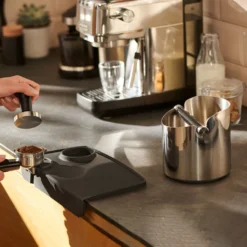 Tchibo Knock-Box Abklopfschale, Für Siebträger Espressomaschine, Zur Leichten Entsorgung Des Feuchten Kaffeesatzes, Silber / Schwarz, Edelstahl Und Gummi 11 Tchibo Knock-Box Abklopfschale, Für Siebträger Espressomaschine, Zur Leichten Entsorgung Des Feuchten Kaffeesatzes, Silber / Schwarz, Edelstahl Und Gummi -KaffeeGlück Angebote 743bc8b6f2ba0aa05e7174e0eb8d64fd