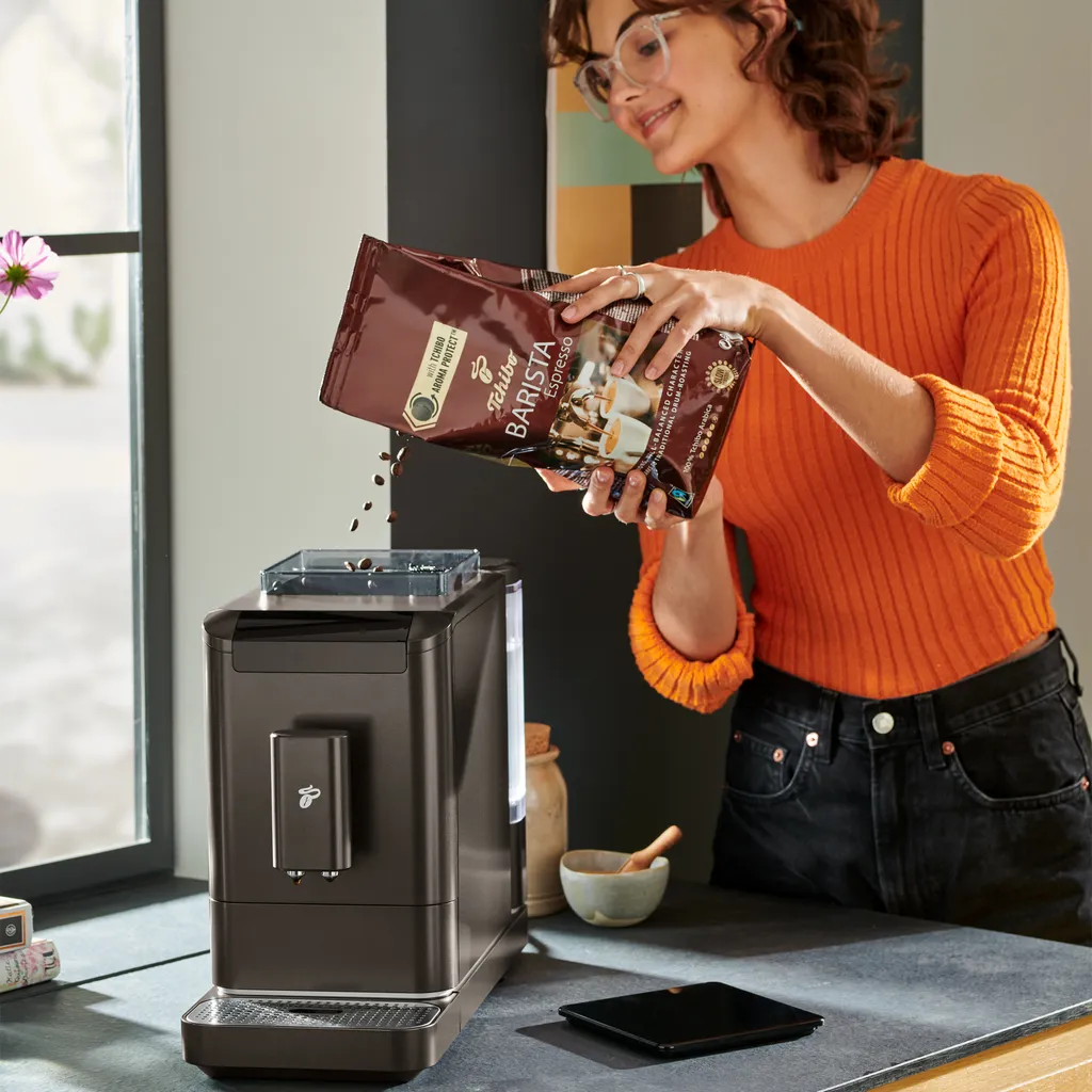 Tchibo Kaffeevollautomat Esperto2 Caffè 2.0 Für Caffè Crema Und Espresso, Granite Black 7 Tchibo Kaffeevollautomat Esperto2 Caffè 2.0 Für Caffè Crema Und Espresso, Granite Black – Bild 7